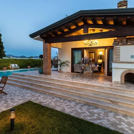 Villa The Luxury With Shared Swimming Pool, Between And Torre Del Puccini
