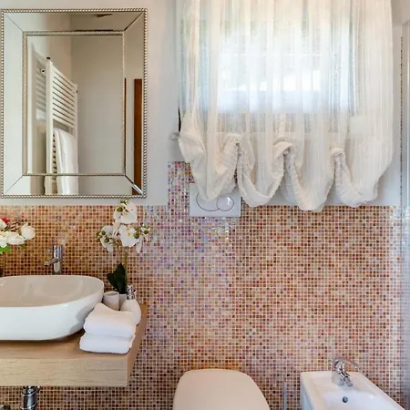 The Luxury With Shared Swimming Pool, Between And Torre Del Puccini Villa *