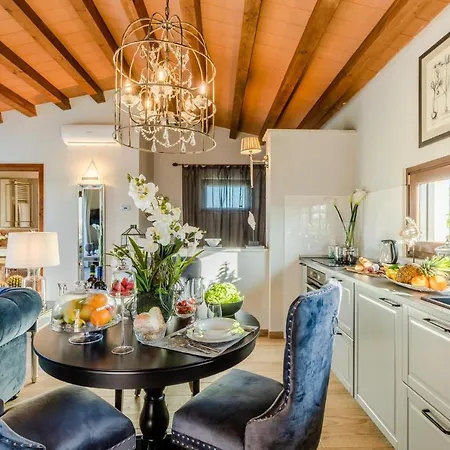 Villa The Luxury With Shared Swimming Pool, Between And Torre Del Puccini