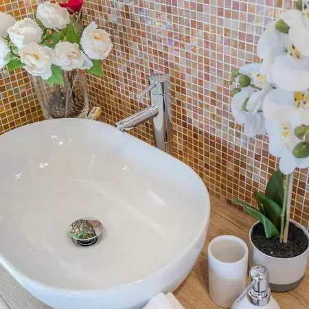 Villa The Luxury With Shared Swimming Pool, Between And Torre Del Puccini *