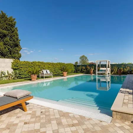 Villa The Luxury With Shared Swimming Pool, Between And Torre Del Puccini