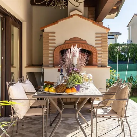 Villa The Luxury With Shared Swimming Pool, Between And Torre Del Puccini *