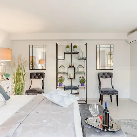 Villa The Luxury With Shared Swimming Pool, Between And Torre Del Puccini *