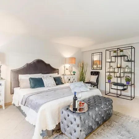 ヴィラ The Luxury With Shared Swimming Pool, Between Viareggio And Torre Del Puccini トッレ・デル・ラーゴ・プッチーニ