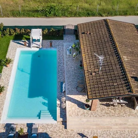 The Luxury With Shared Swimming Pool, Between Viareggio And Torre Del Puccini トッレ・デル・ラーゴ・プッチーニ