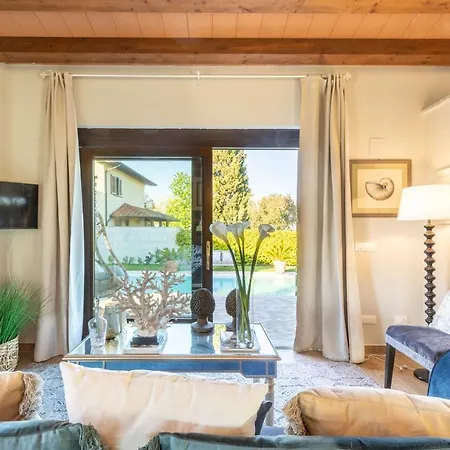 Villa The Luxury With Shared Swimming Pool, Between And Torre Del Puccini