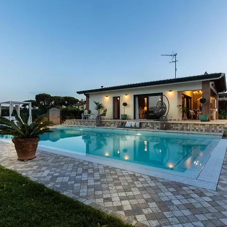 The Luxury With Shared Swimming Pool, Between And Torre Del Puccini