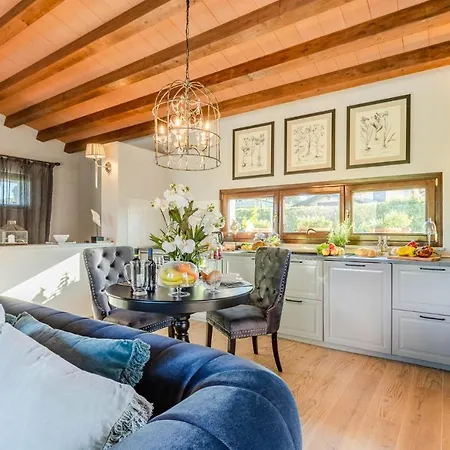 The Luxury With Shared Swimming Pool, Between Viareggio And Torre Del Puccini ヴィラ トッレ・デル・ラーゴ・プッチーニ