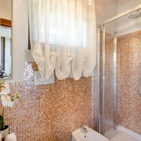 ヴィラ The Luxury With Shared Swimming Pool, Between Viareggio And Torre Del Puccini トッレ・デル・ラーゴ・プッチーニ