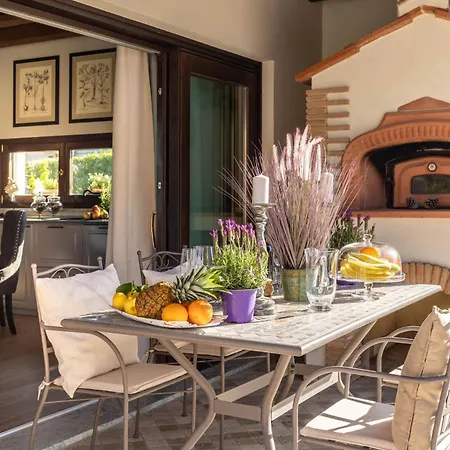 The Luxury With Shared Swimming Pool, Between Viareggio And Torre Del Puccini